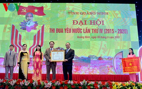 ຮອງນາຍົກລັດຖະມົນຕີຫງວຽນຊວນຟຸກເຂົ້າຮ່ວມກອງປະຊຸມໃຫຍ່ແຂ່ງຂັນຮັກຊາດແຂວງກວາງນິງ